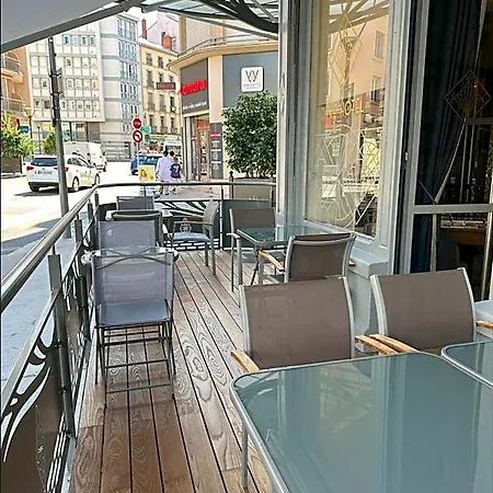 Dyke Hotel 2*